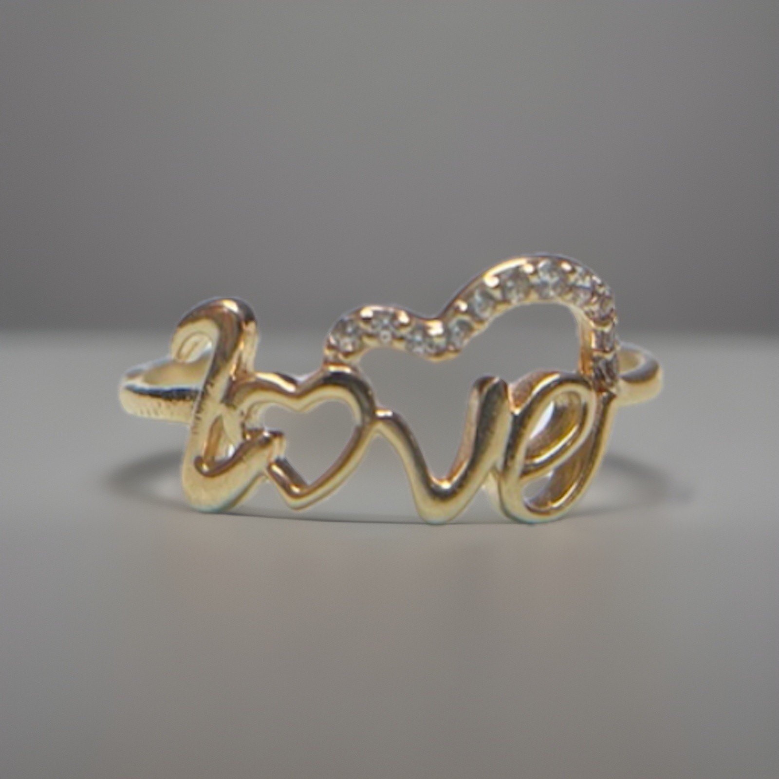 14K Yellow Gold “Love” Ring With Cubic Zerconia – Size 8 – 1.4g 💛