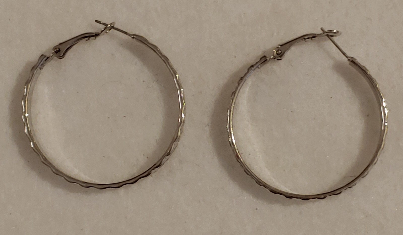 Women’s Hoop Pierced Earrings Silver Tone – textured – Metal 1 5/8″ in Dia