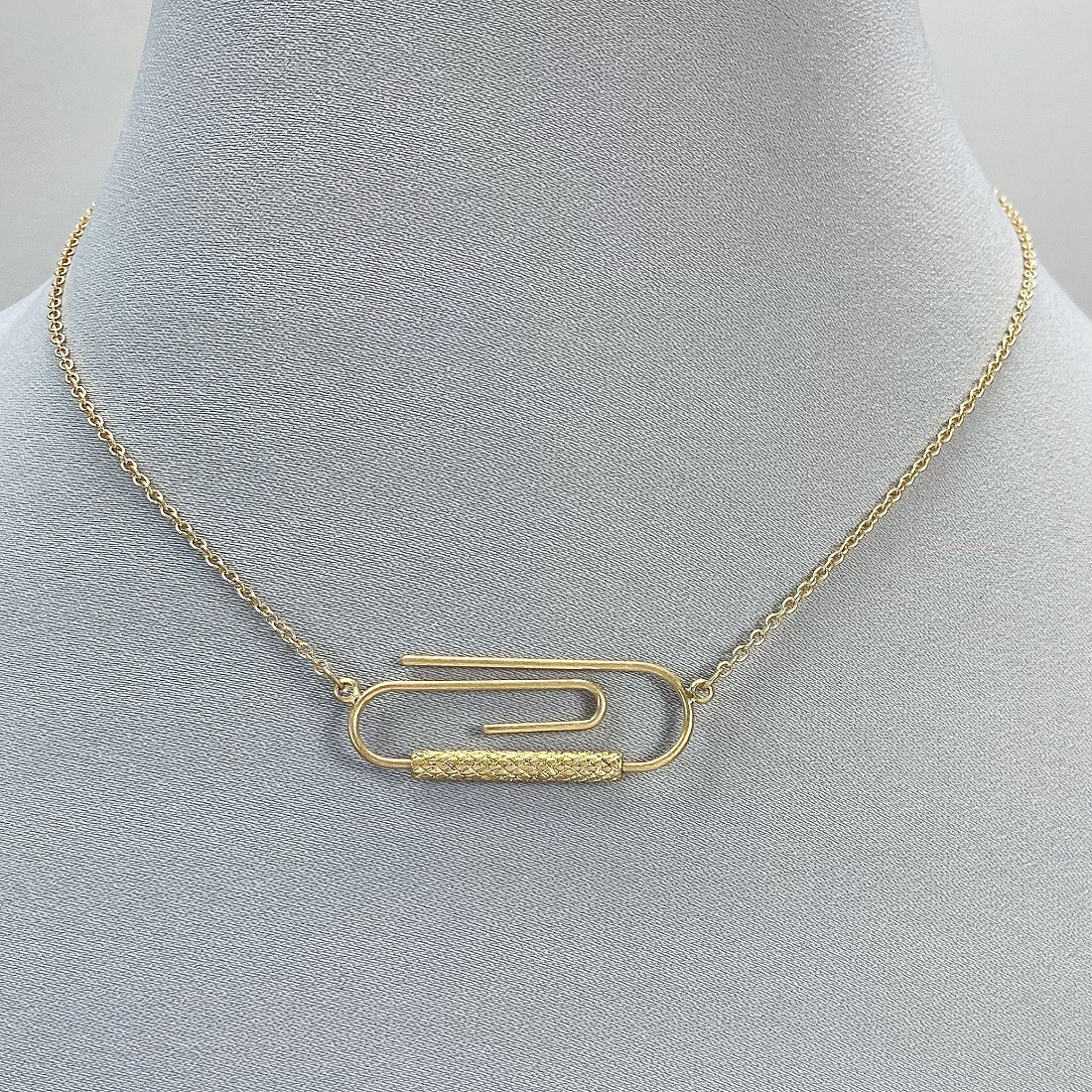 N0338 Gold Colored Metal Paper Clip Design Pendant Collar Necklace