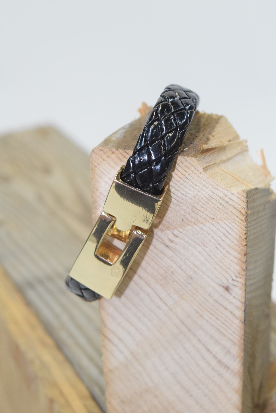 NWT WOMEN’S BLACK & GOLD BRACELET BY ESMOR. LEAD & CADMIUM COMPLIANT.