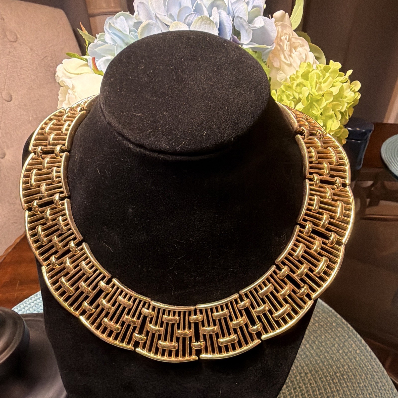 Trifari Signed Gold Tone Openwork Bib Collar Statement Link Necklace 14 IN