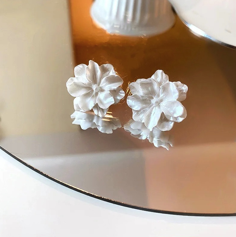 1pair Acrylic Camellia Flower Stud Earrings Women Party Jewelry – NEW
