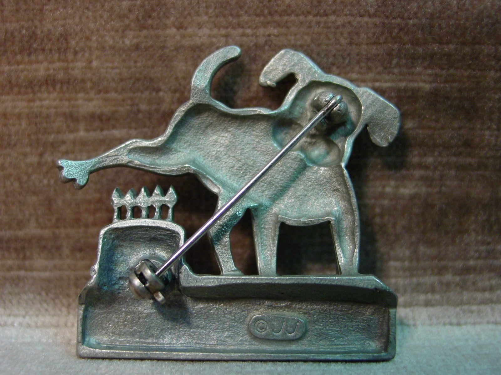 “JJ” Jonette Jewelry Silver Pewter ‘MAKE A WISH’ Dog Birthday Cake Pin