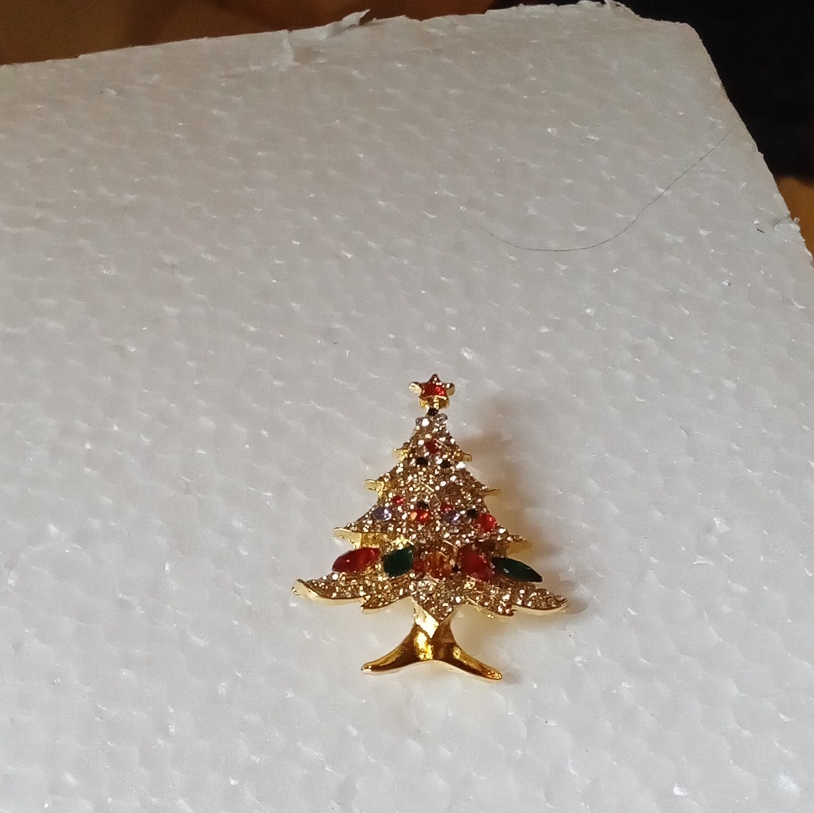 Gold Tone Red Green Clear Crystal & Rhinestone Christmas Tree Brooch Pin