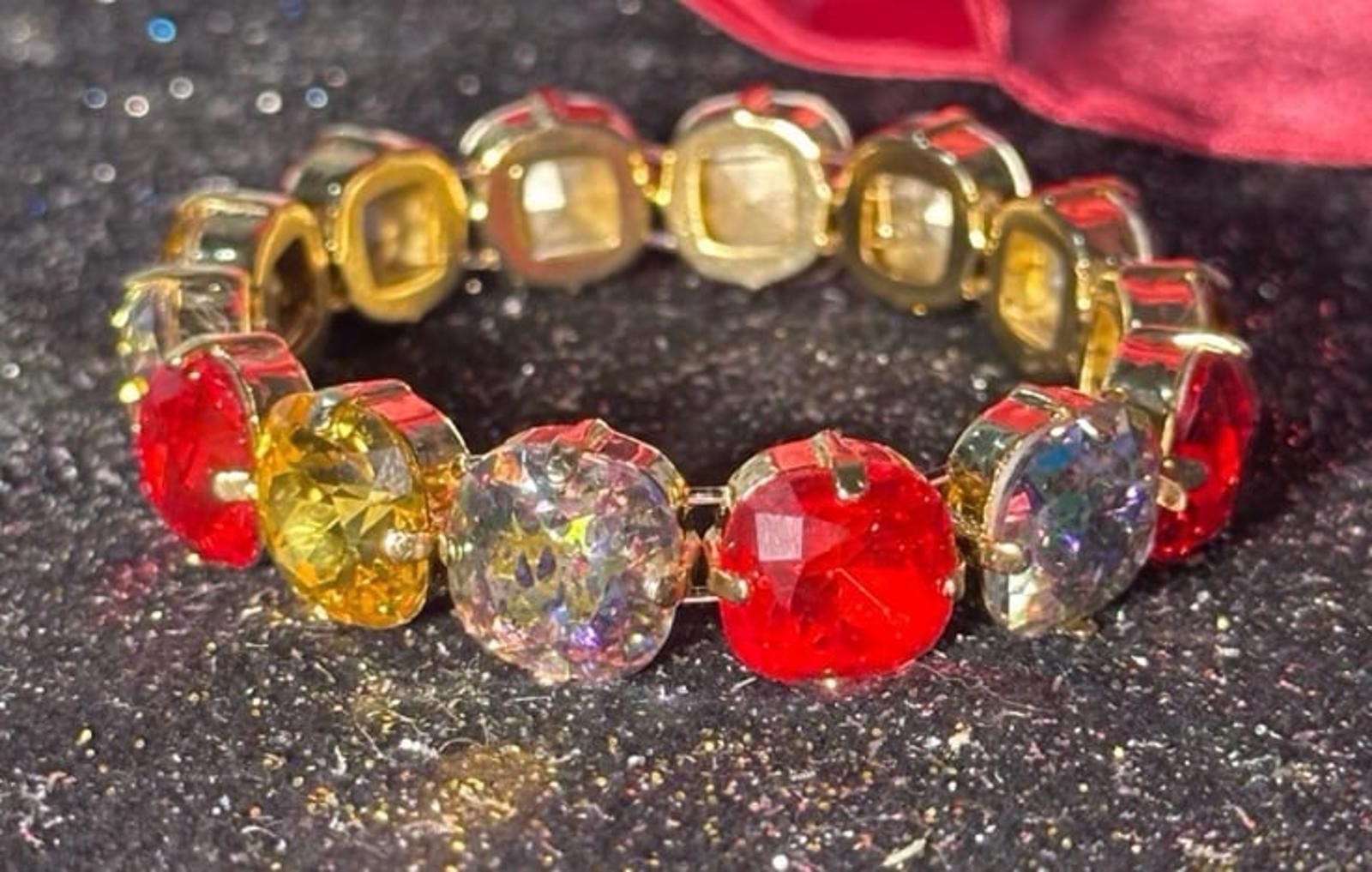 Bracelet Artisan Crafted Swarovski Crystals 2 Ct each stone stretch bracelet New