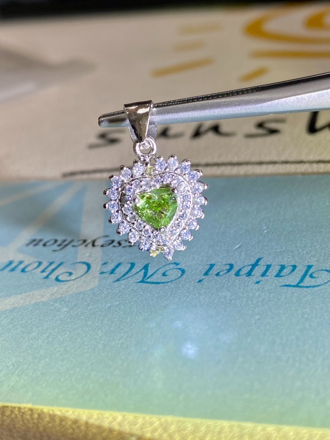 [jerseychou] Lab-Grown Diamond , 0.7ct , Fancy vivid green , IGI