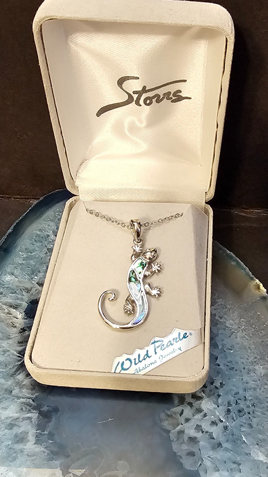 Storrs Silver Tone Wild Pearle Abalone Inlay Gecko Lizard Pendant & Necklace