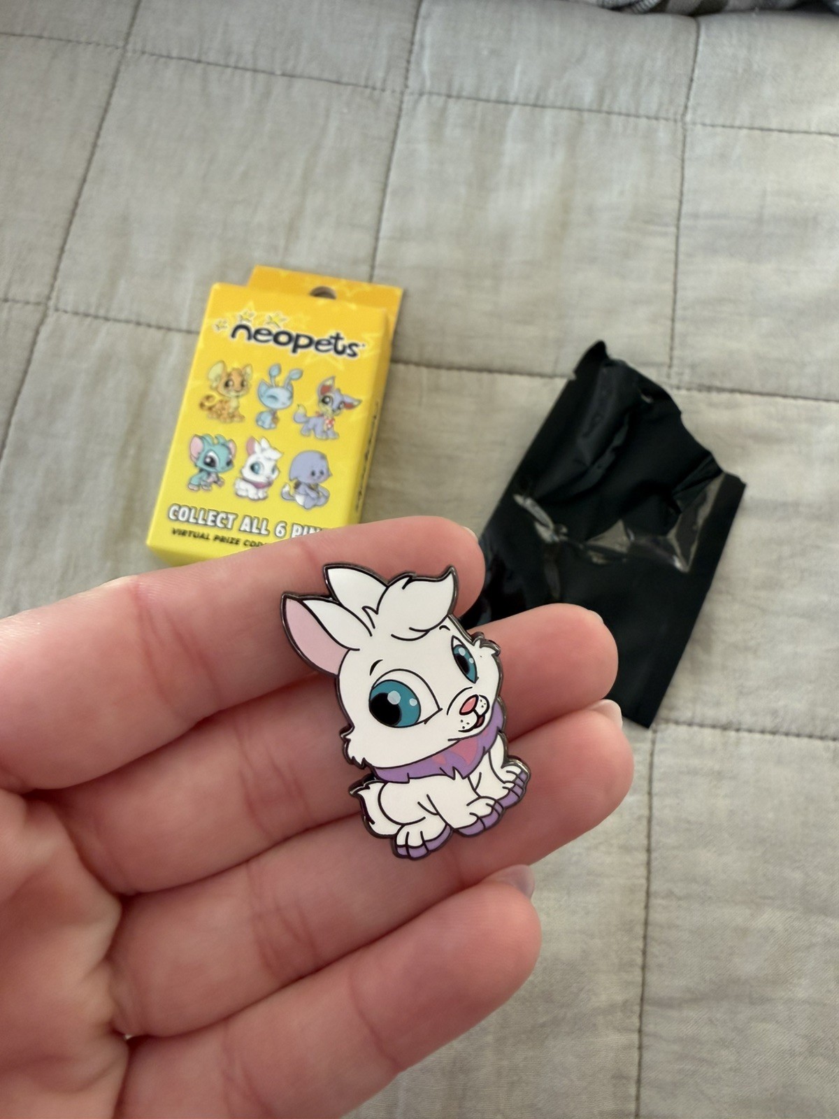 Baby Neopets Salesone Blind Box Pin – BABY CYBUNNY – Opened