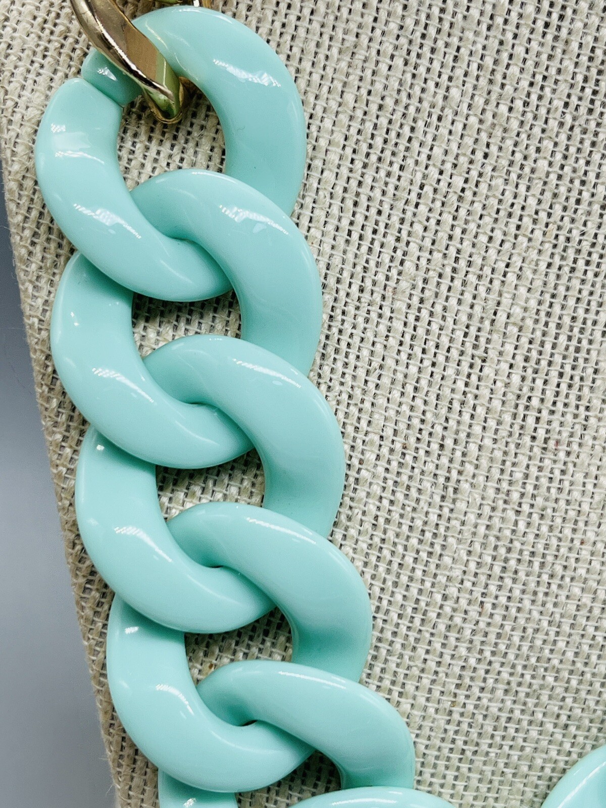 Women’s Gold Tone & Mint Green Chunky Chain Necklace 19″ – 22″