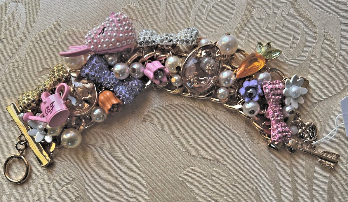 NEW Betsey Johnson Goldtone Easter Egg Bunny Tulip Bow Daisy Charm Bracelet