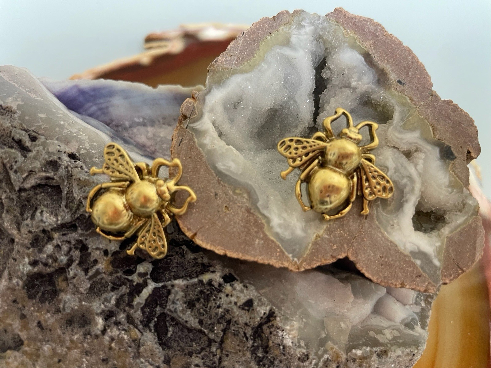 GUCCI Gold Tone Bees Pierced Stud Earrings W/Pouch, Box, Bag, Ribbon