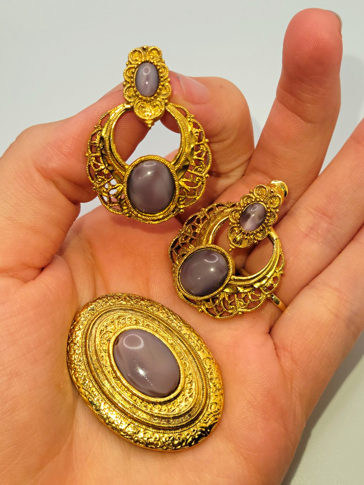 Gold Tone Purple Cabochon Clip-On Earrings & Matching Brooch Pin Set