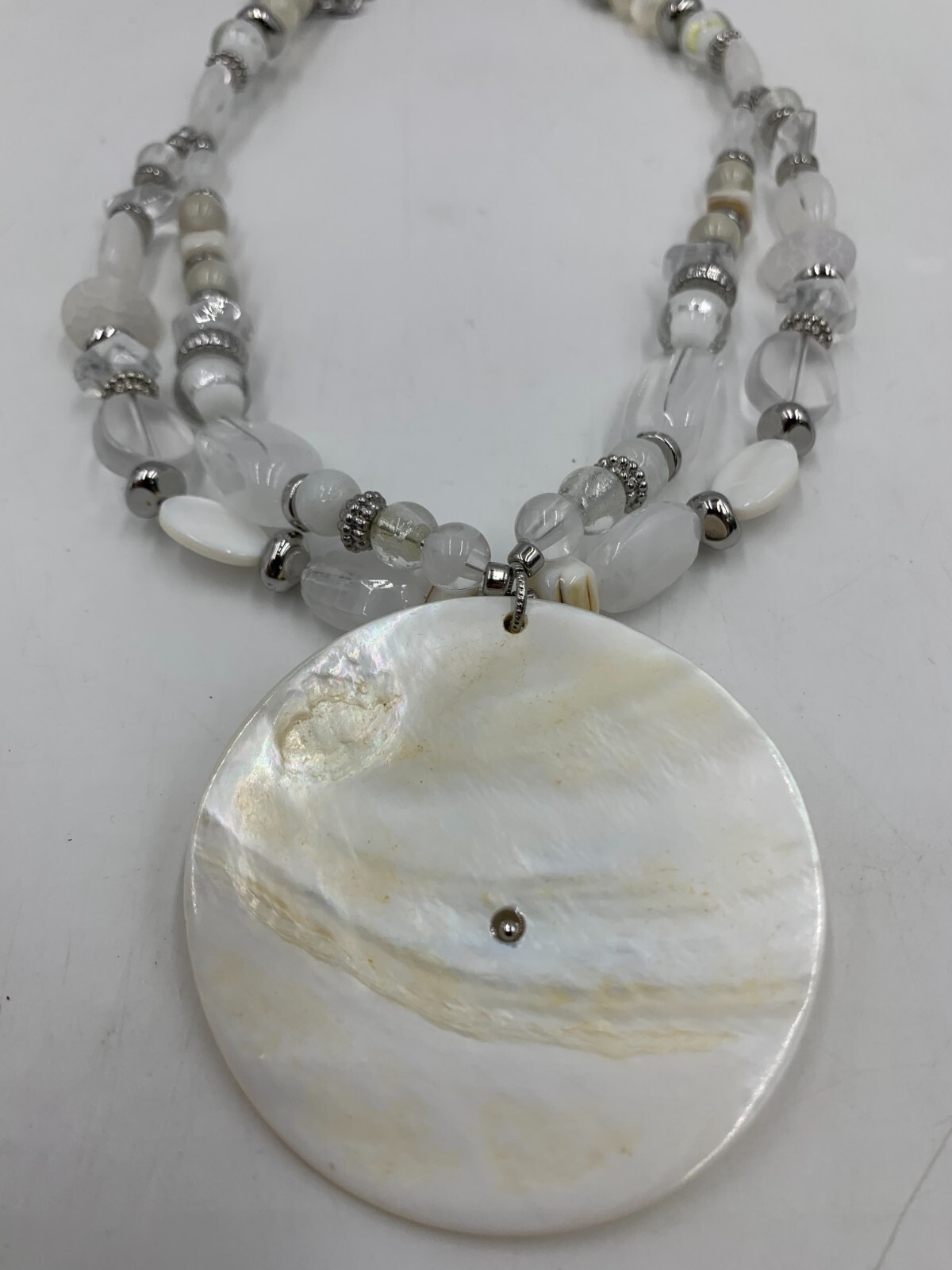 Chico’s White Sands Two Strand Shell & Metal Pendant Necklace 18″L #24259