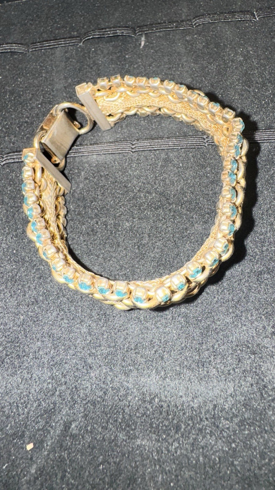 Vintage Gold Tone Metal Curb Chain BraceletRound Blue Prong Set Stones Box Clasp