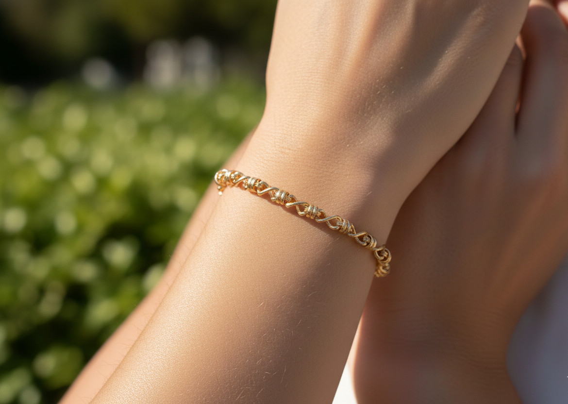 Minimalist Modern Infinity Link Chain Pattern Elegant Gold Color Bracelet