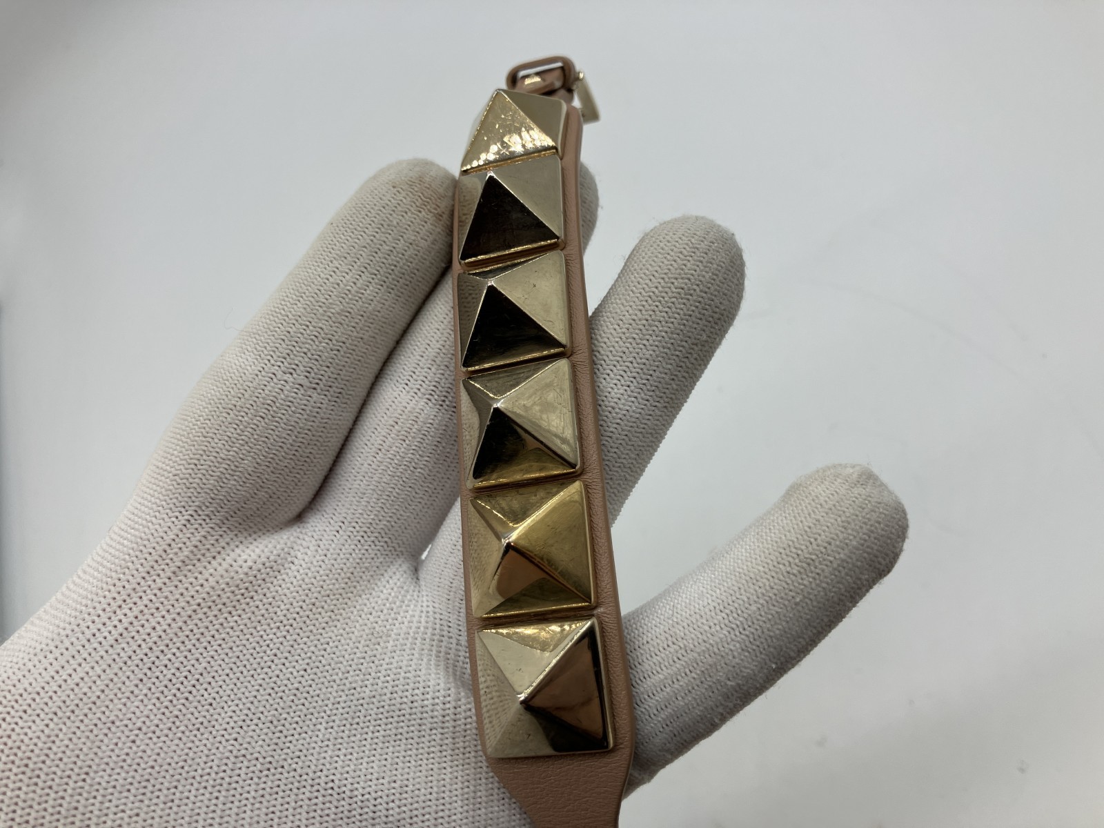Valentino Garavani Leather Stud Bracelet Gold Nude 21.6cm 17.5-19.5cm