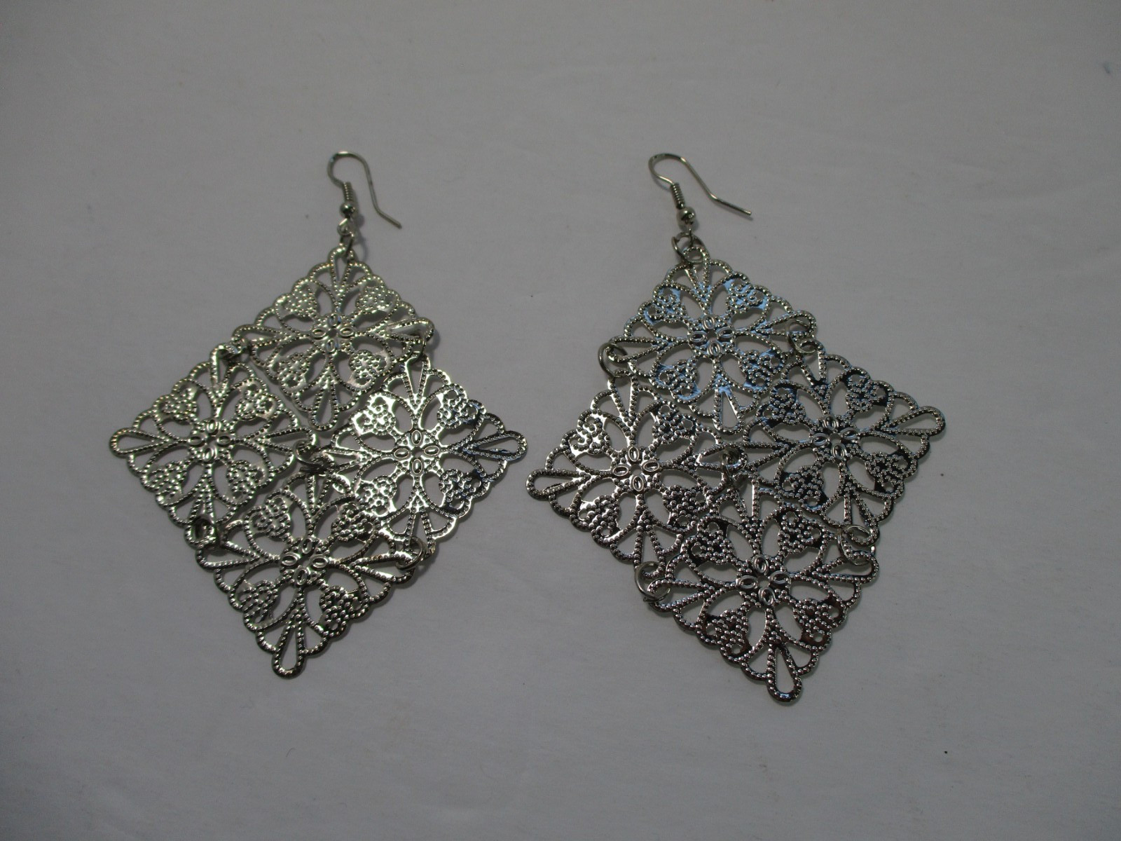 Dangle Earrings 3.5in Pierced Silver Tone Metal Lightweight Hook Bali Chandelier