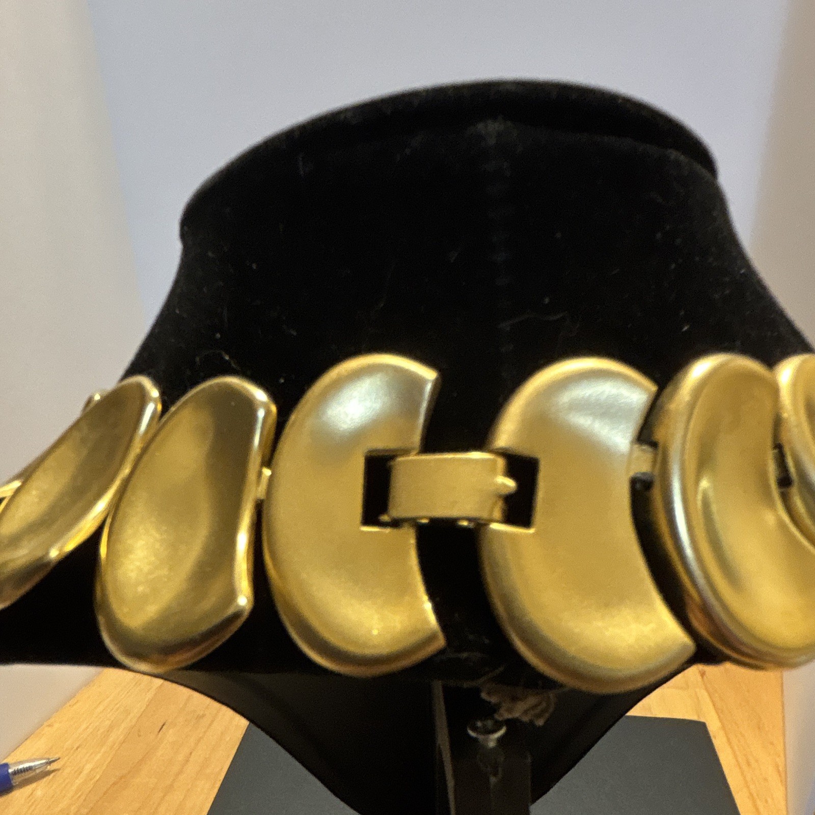 Gold Tone Statement Collar Curved Link Necklace, Metal Chain, Box Closure