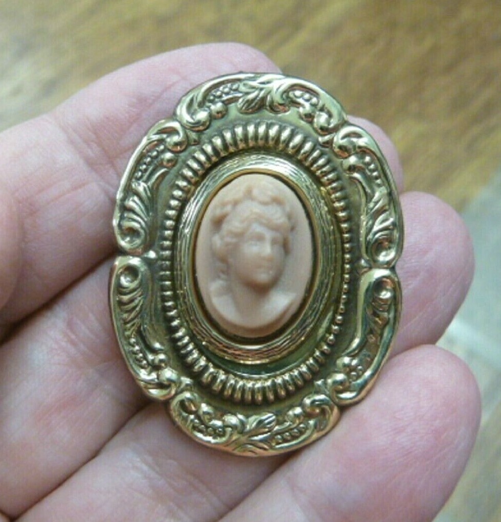 (CT13-3) TINY woman’s Face white CAMEO brass Pin Pendant Jewelry brooch necklace
