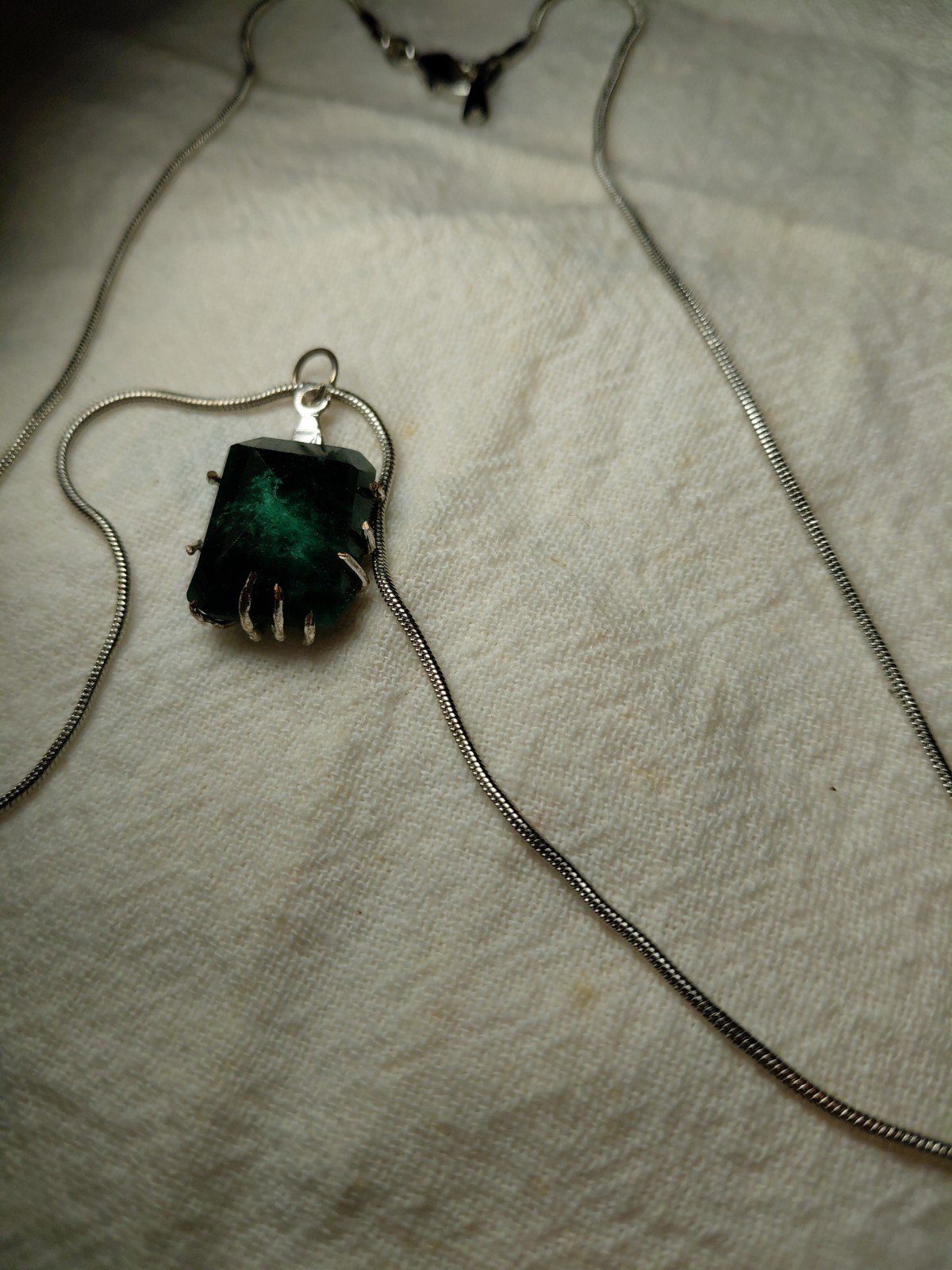 18″ marked 18KGP ELECTROPLATED Necklace With Green Stone