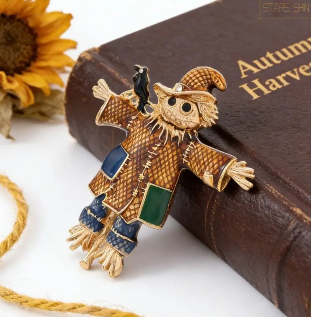VTG SCARECROW PIN BROOCH~HALLOWEEN THANKSGIVING~FALL~HARVEST~PUMPKIN~MAPLE LEAF