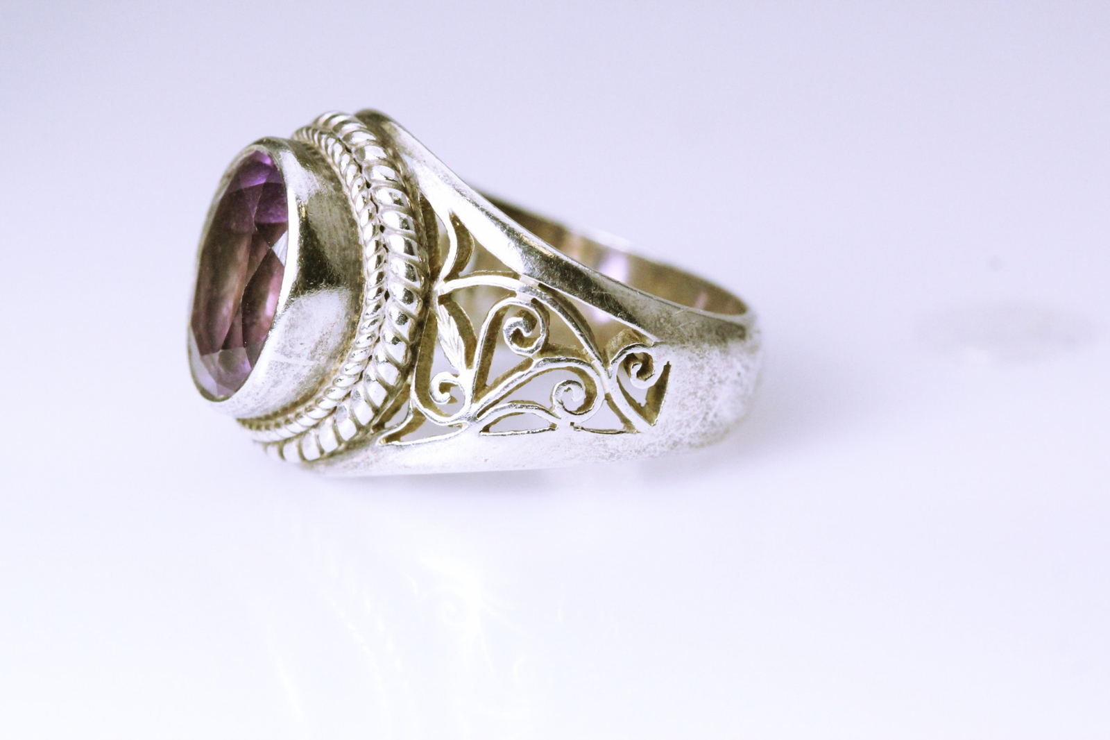 925 Sterling Silver Size 7.5 Oval Purple Stone Ring 7.3 Grams (RIN7663)