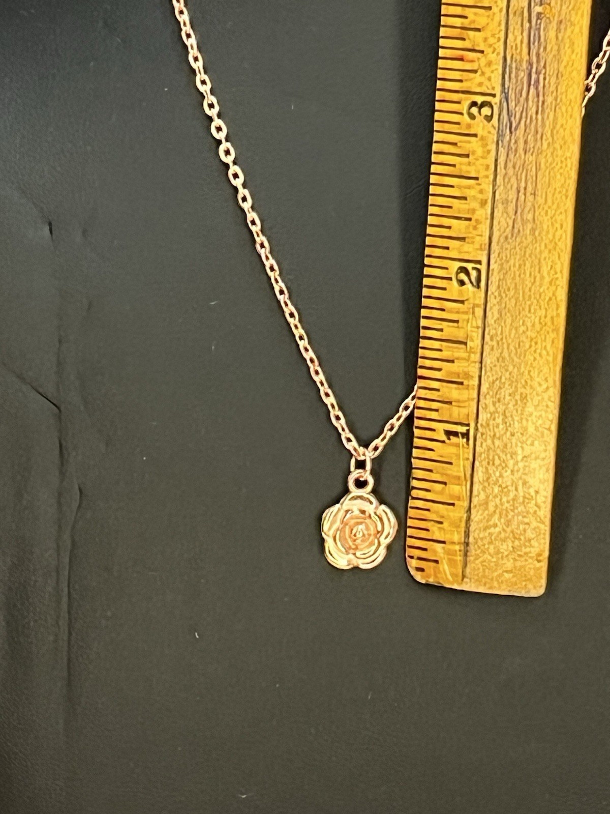 Rose Gold w/Pendant Charm Necklace, Metal Cable Chain, Rose Flower, Round Shape