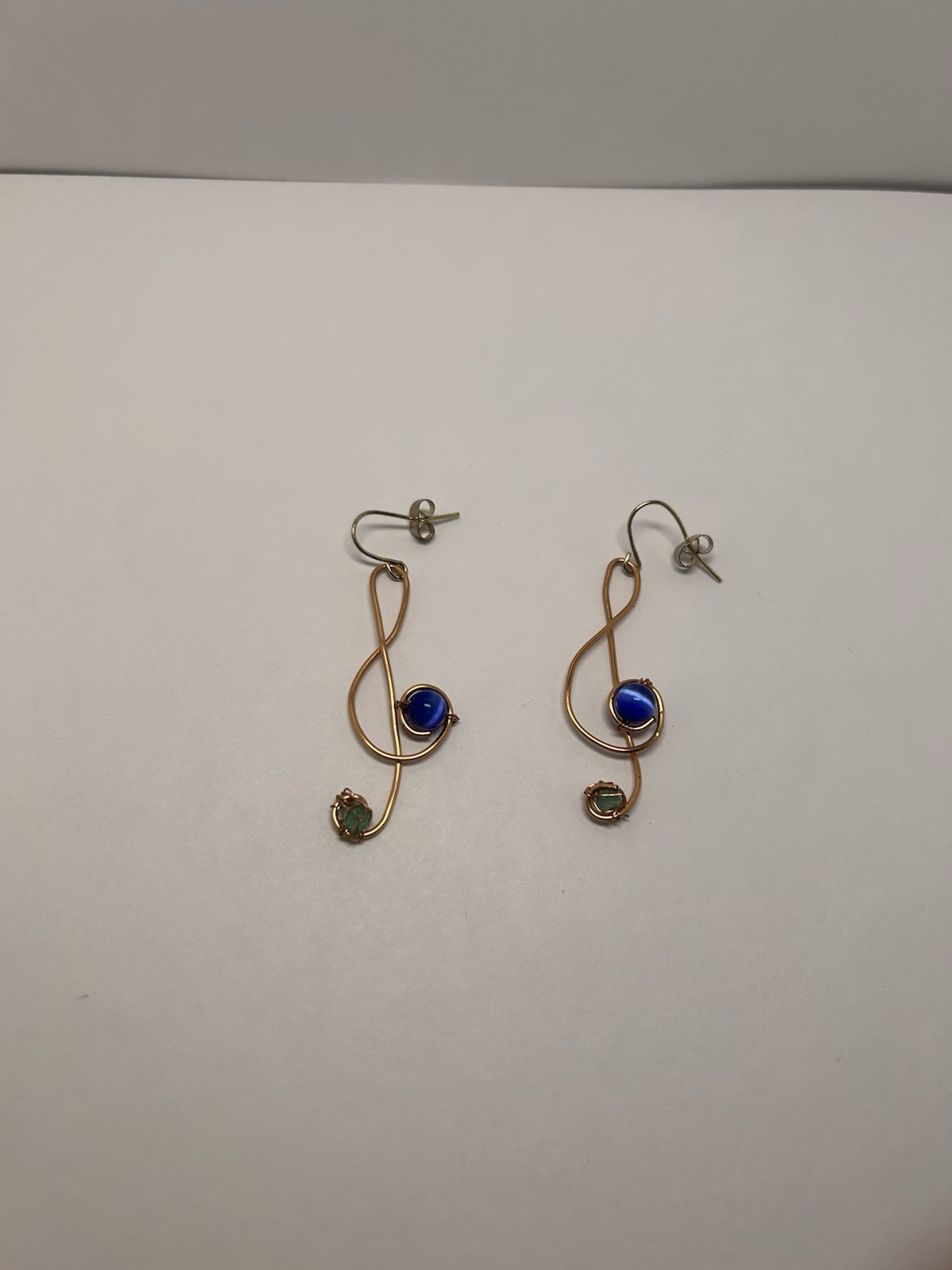 Gold Tone Asymmetrical Swirl Dangle/Drop Earrings Metal Blue/Green Treble Clef