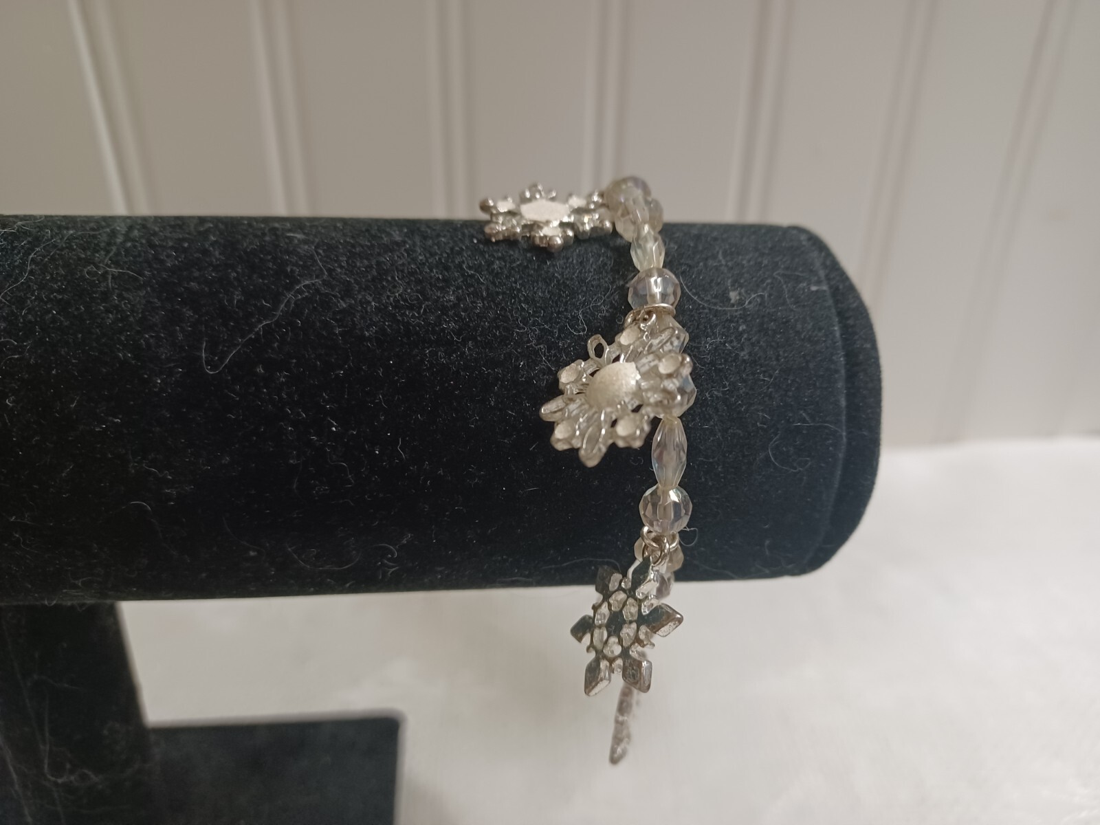 Christopher Radko Crystal Bead Snowflake Charm 3″ Diameter Stretch Bracelet