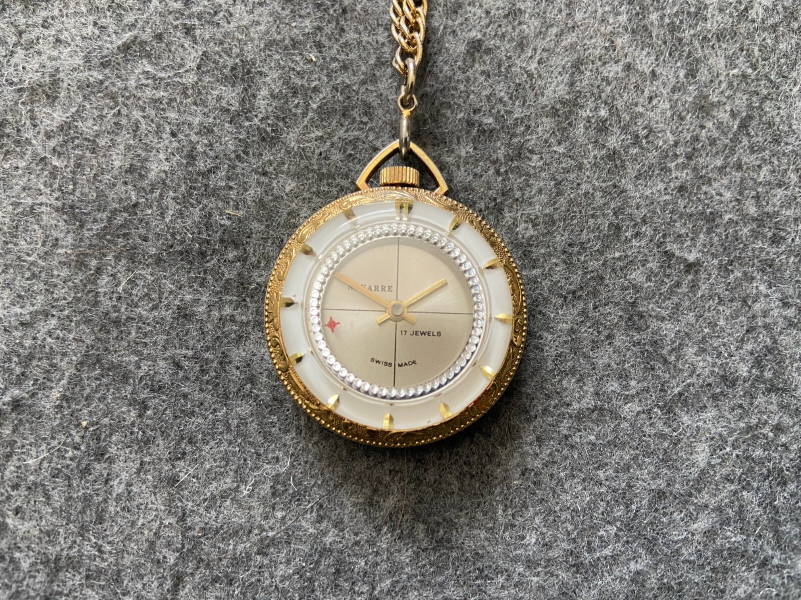 Swiss Made Navarre 17 Jewels Mechanical Wind Up Vintage Necklace Pendant Watch