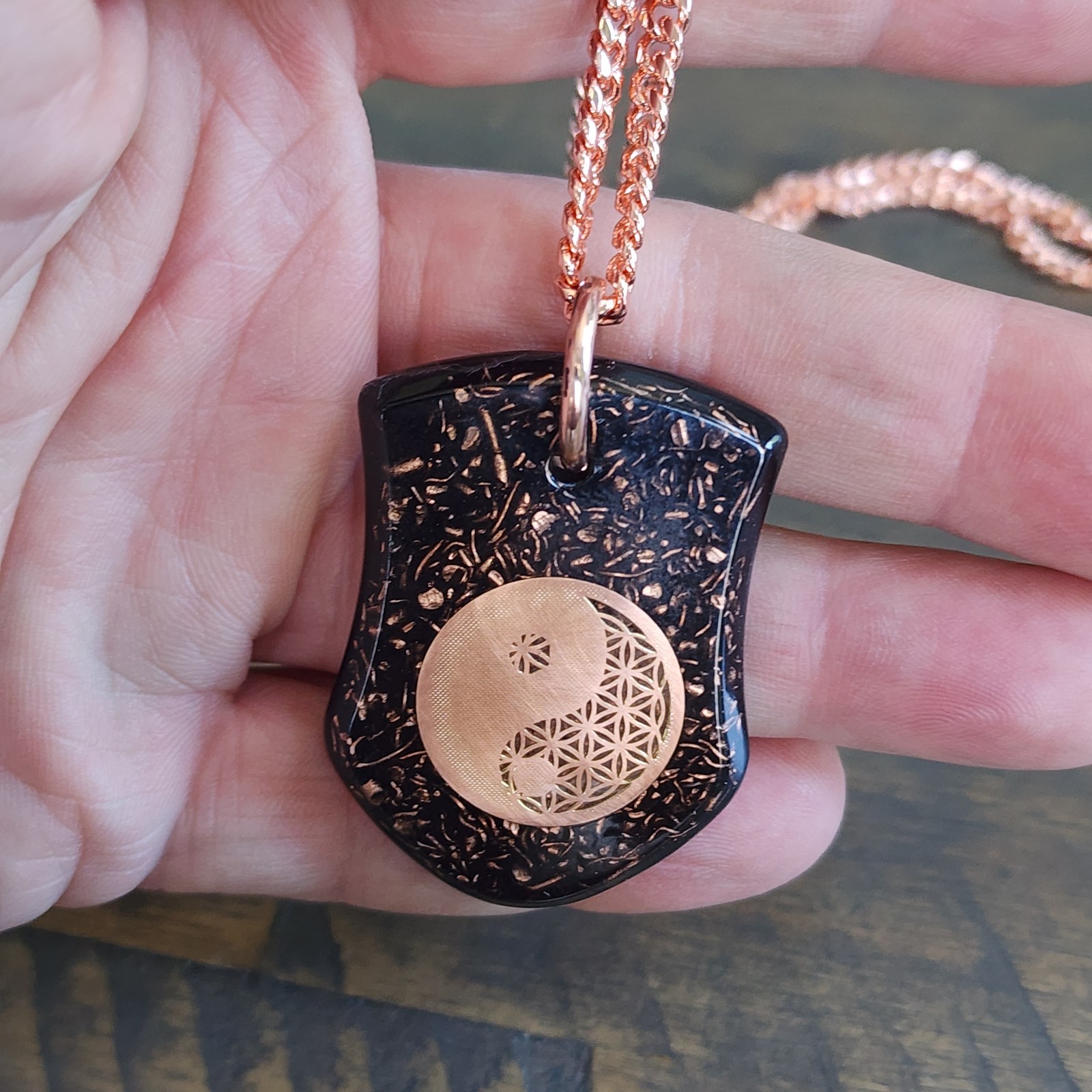 Orgonite Shield Pendant Yin Yang Copper Shungite Quartz 20″ Copper Chain