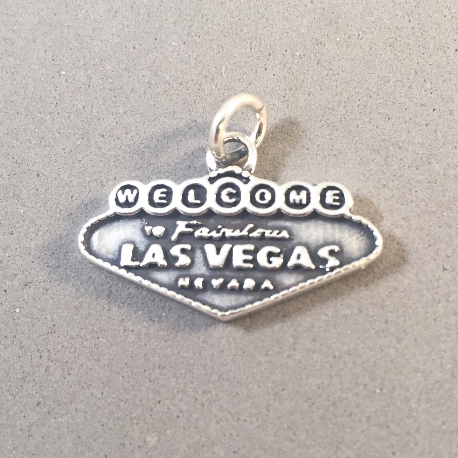 .925 Sterling Silver WELCOME to Fabulous LAS VEGAS Sign CHARM NEW NV 925 TW46