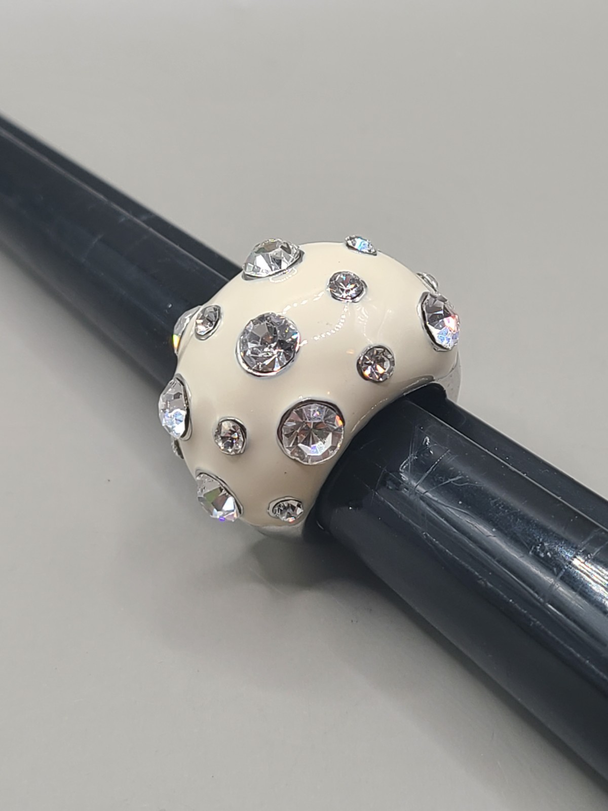 Silvertone Cream Enamel Rhinestone Dome Statement Ring Size 7.5 Unsigned
