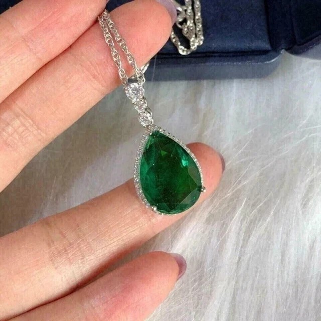 2CT Pear Cut Simulated Green Emerald Women Chain Pendant 14K White Gold Plated