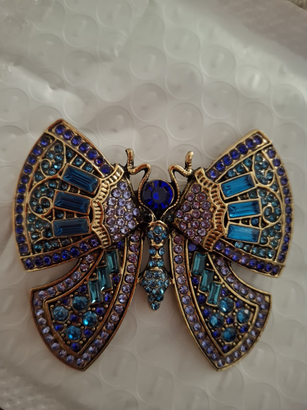 Butterfly Brooch Pin Gold Tone Blue Purple Round Rhinestone Pavé Metal