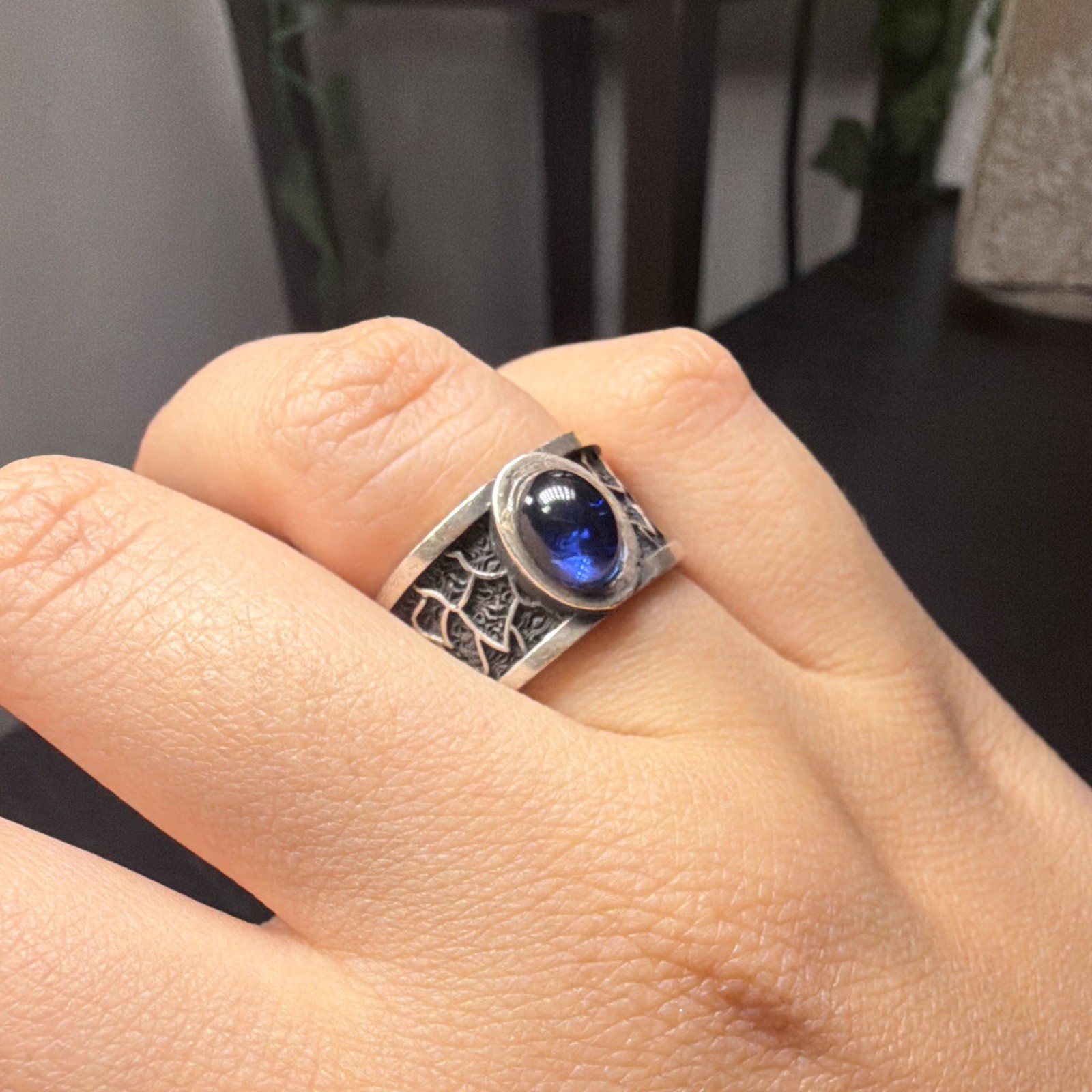 Silver Tone Band Ring, Blue Oval Cabochon, Bezel Set, Size 7.5
