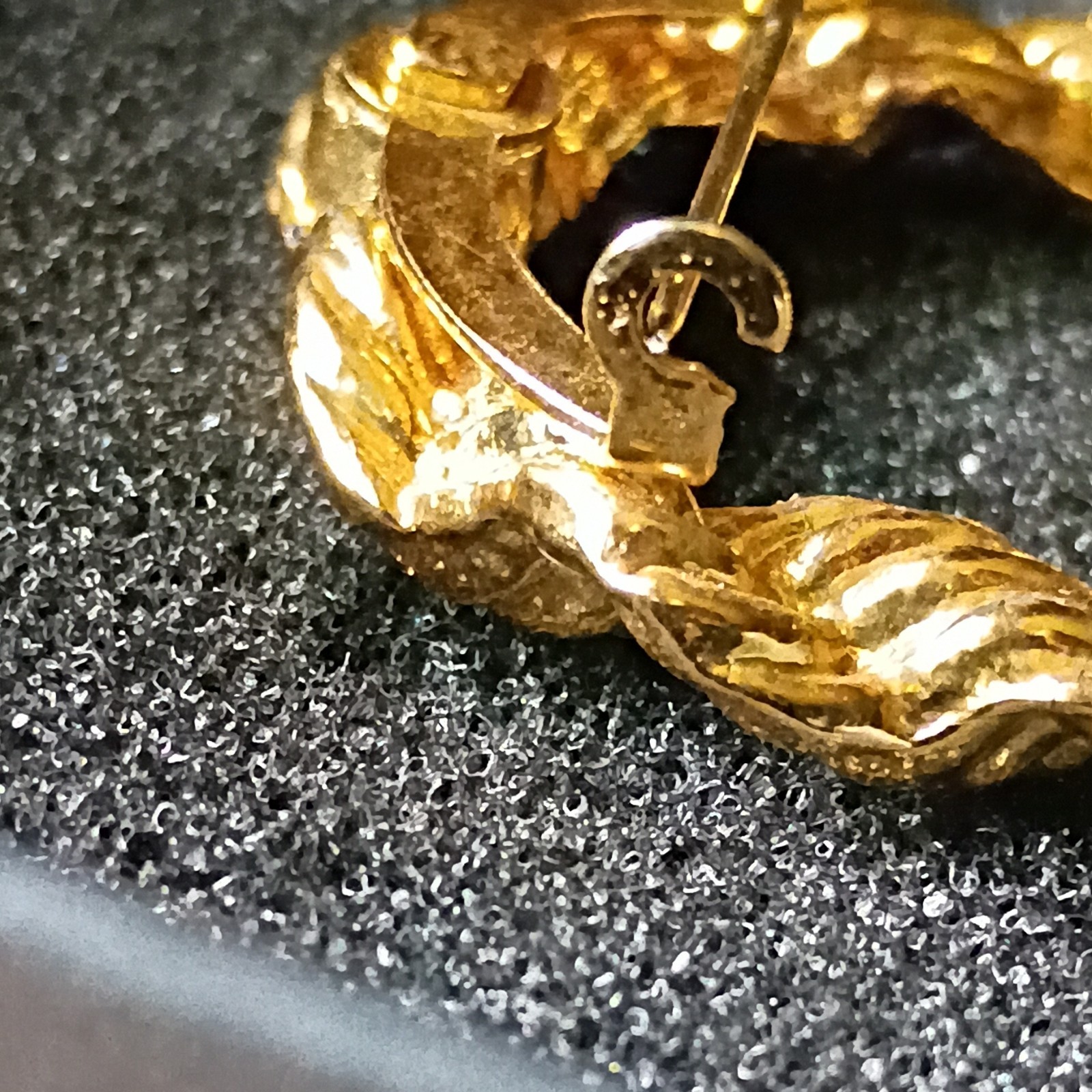Gold Tone Twisted Rope Round Circle Textured Brooch Pin, No Stone