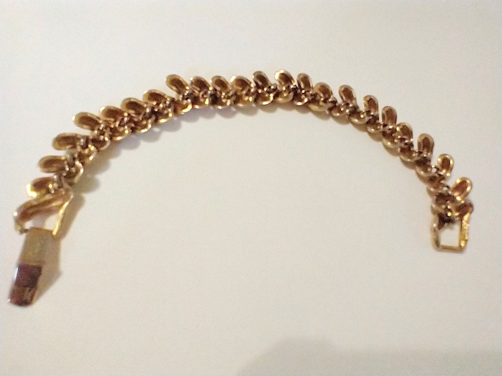 Napier Gold Tone Twisted Curb Link Bracelet Signed Fold Over Clasp 7.5 in