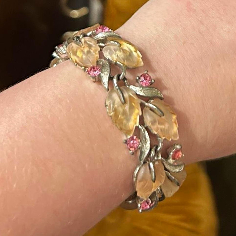 Vintage Lisner Silver Tone Leaf Link Bracelet Pink with Lobster Clasp