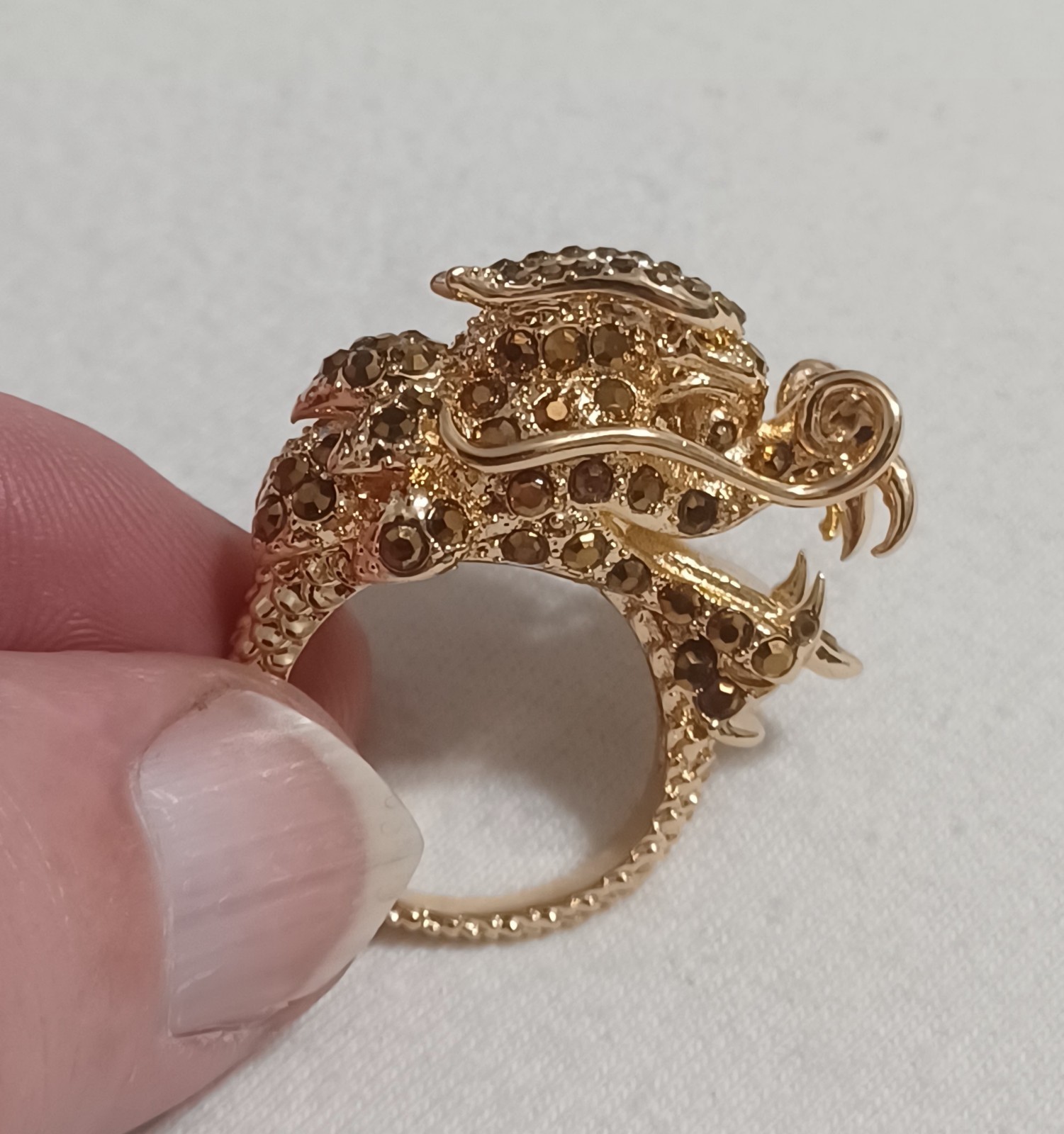 🐲 COOL Simply VERA WANG Gold Tone DRAGON RING, Simulated Crystal Gems SIZE 8