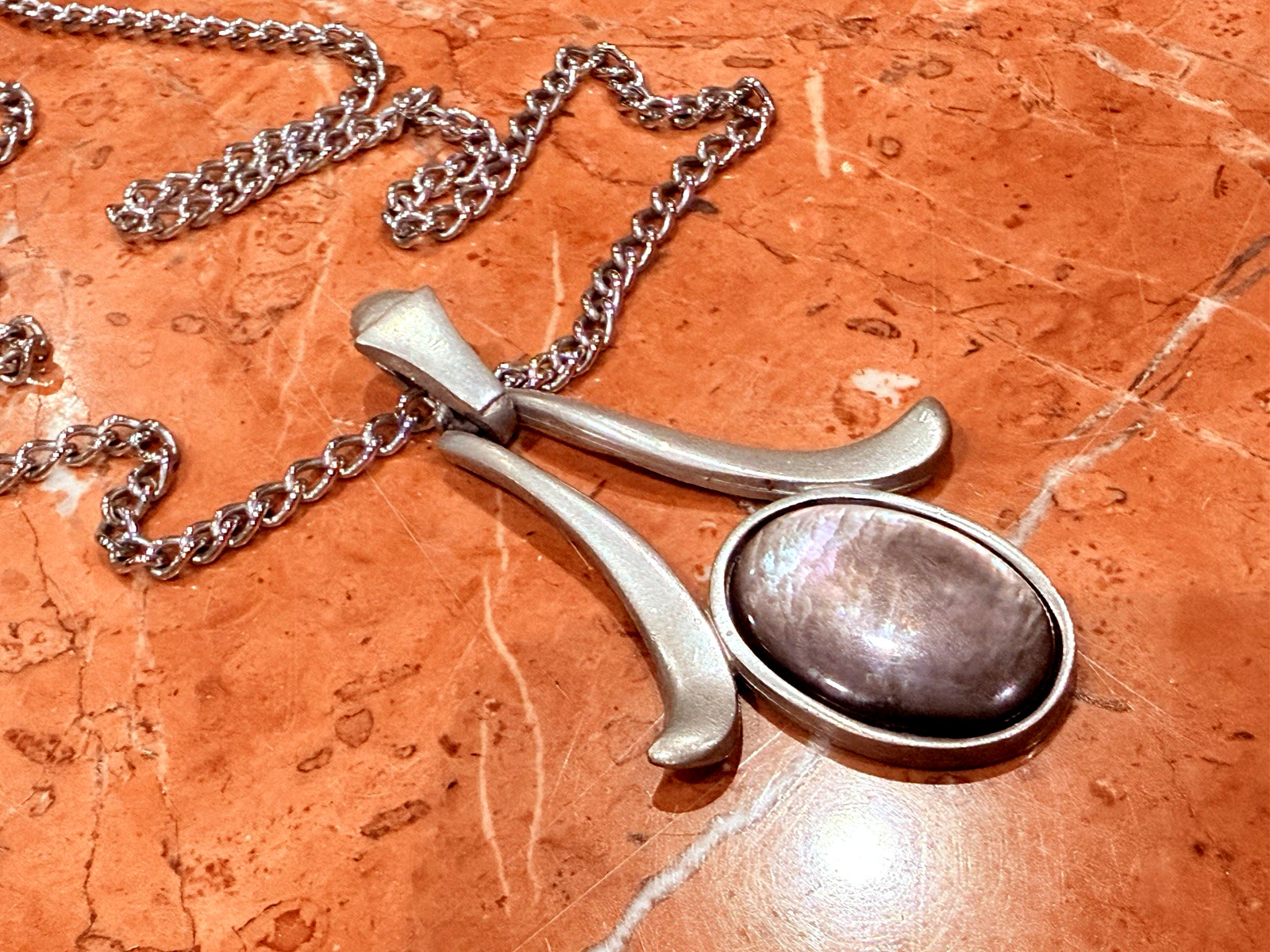 REED & BARTON PEWTER ABSTRACT PENDANT MOTHER OF PEARL SILVER CHAIN NECKLACE EUC