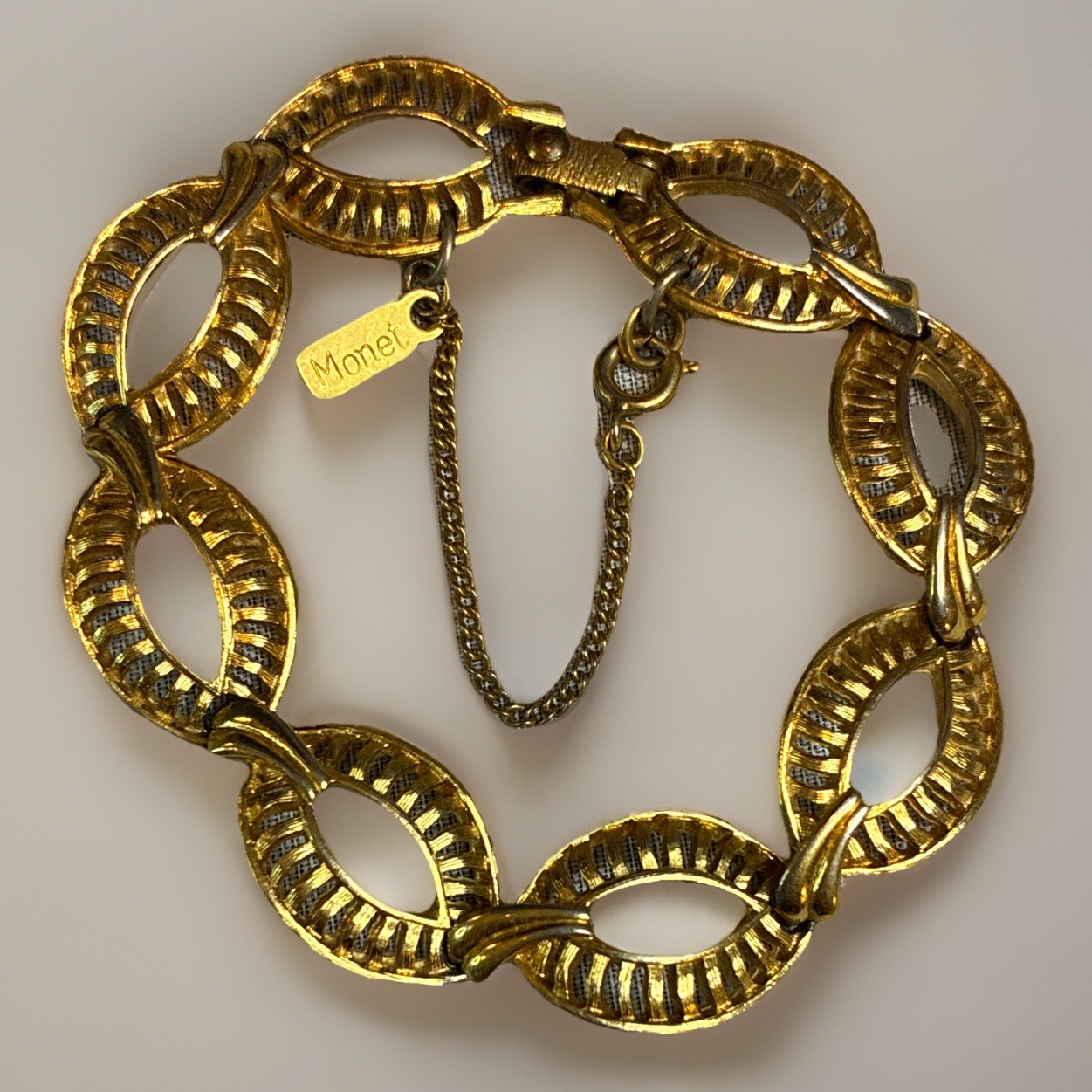 Vintage Monet Gold Tone Oval Link Chain Bracelet Snap Closure Signed
