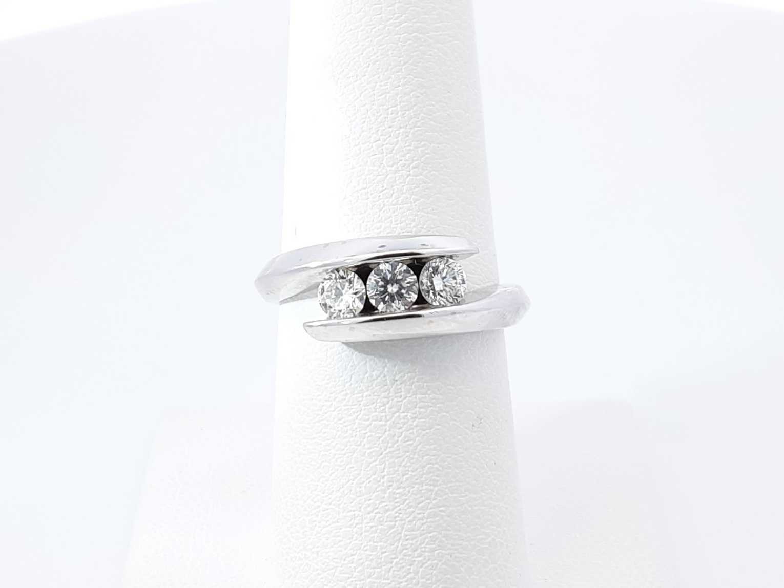 0.45 Cttw Diamond Bypass Ring In 18k White Gold 7 Grams Size 6.75 Fw0626errdu
