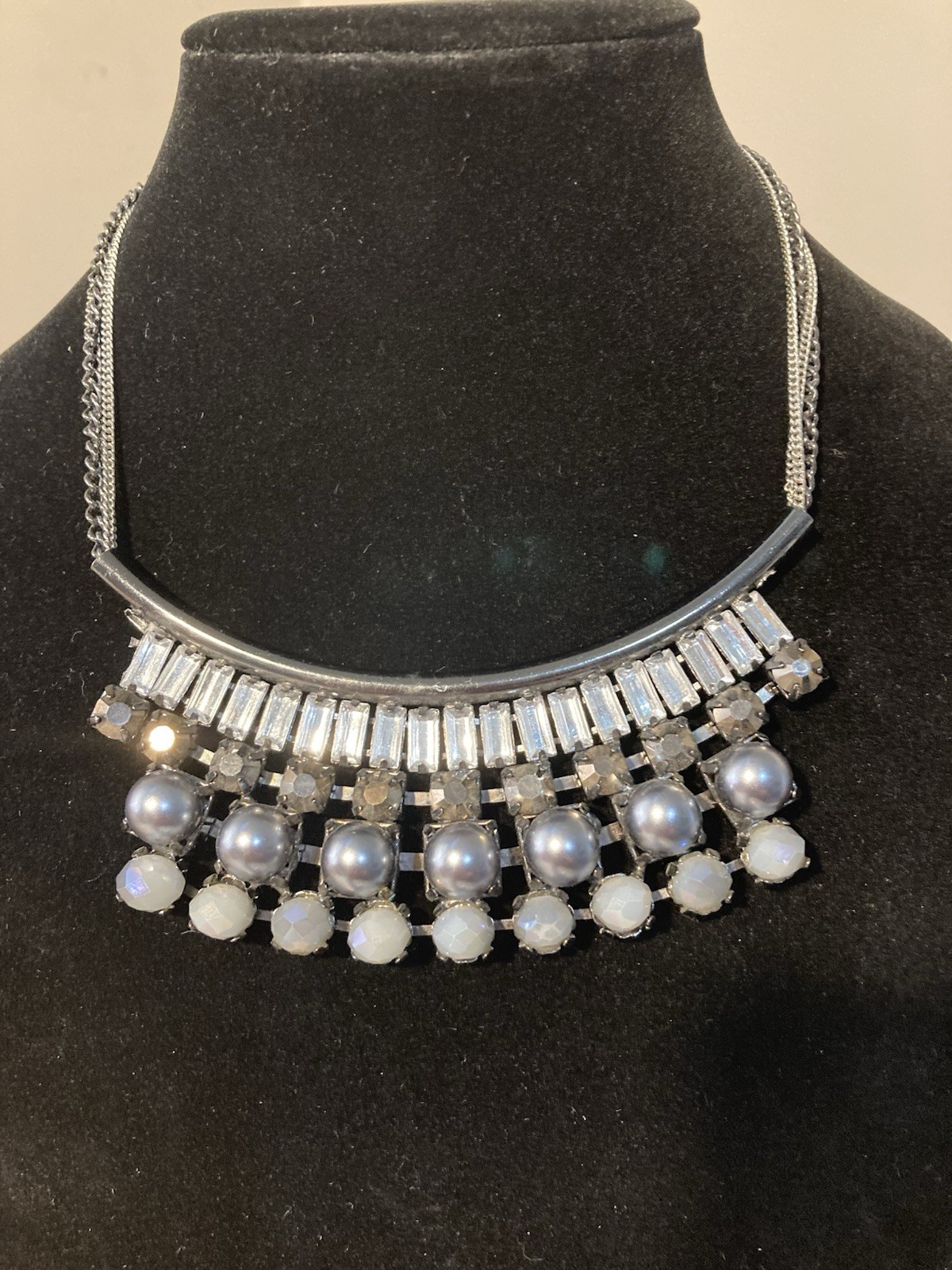 Simply Vera Wang Gray/Silver/Black Statement Necklace Silver Tone 16 – 19 in