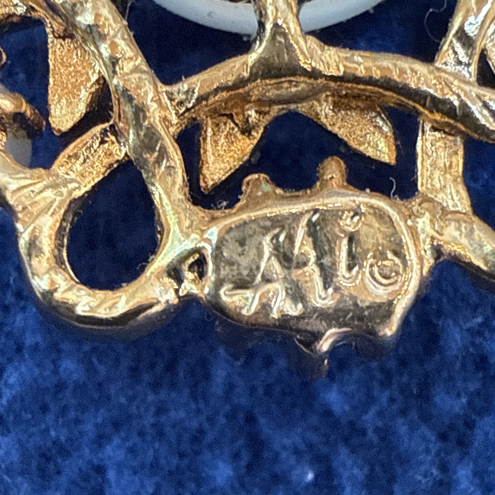 Vintage ALI Gold Tone Faux Pearl & Moonstone Cabochon Brooch Pin 1.25 in