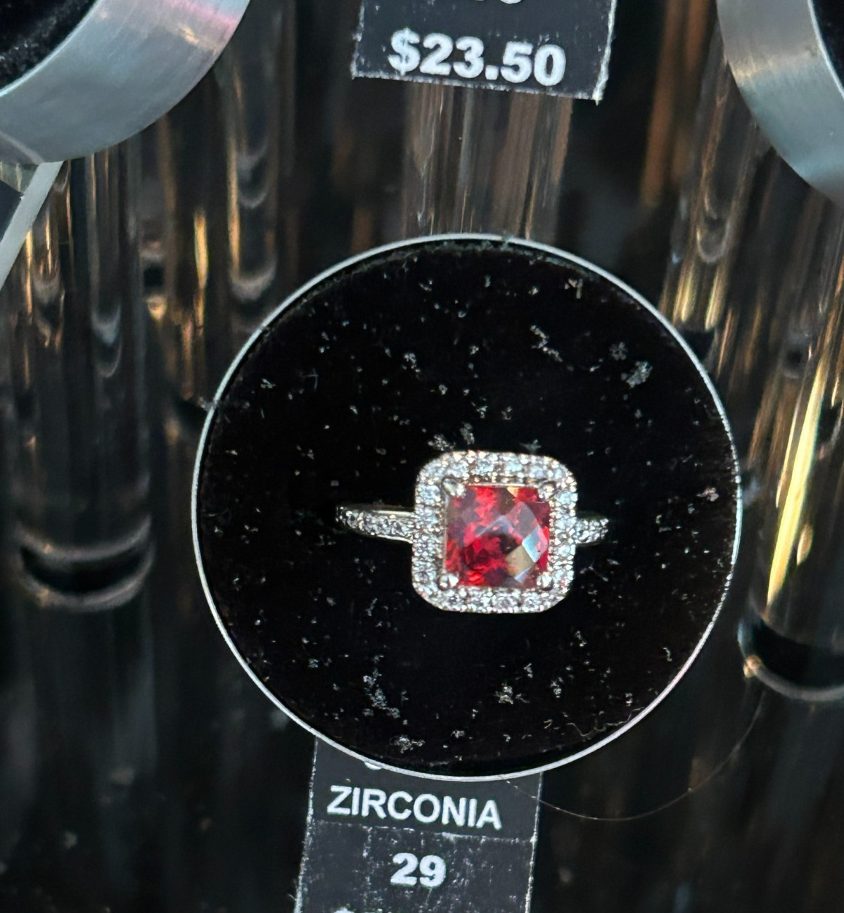 Costume ring – New – Free Shipping Size 6.75