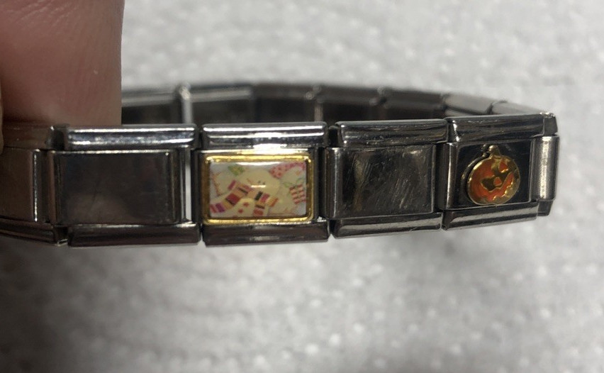 2003- CASA D’ORO ITALIAN STAINLESS STEEL 17 CHARM LINKS STRETCH BRACELET