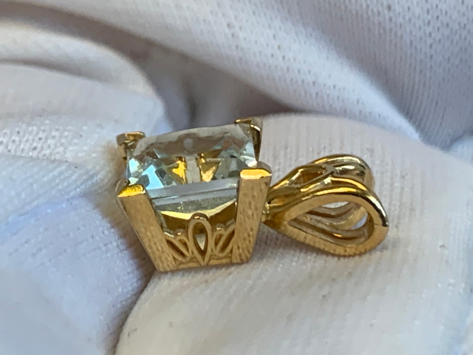 14K Yellow Gold Pendant 1.48g Fine Jewelry Aquamarine Color Charm *READ*