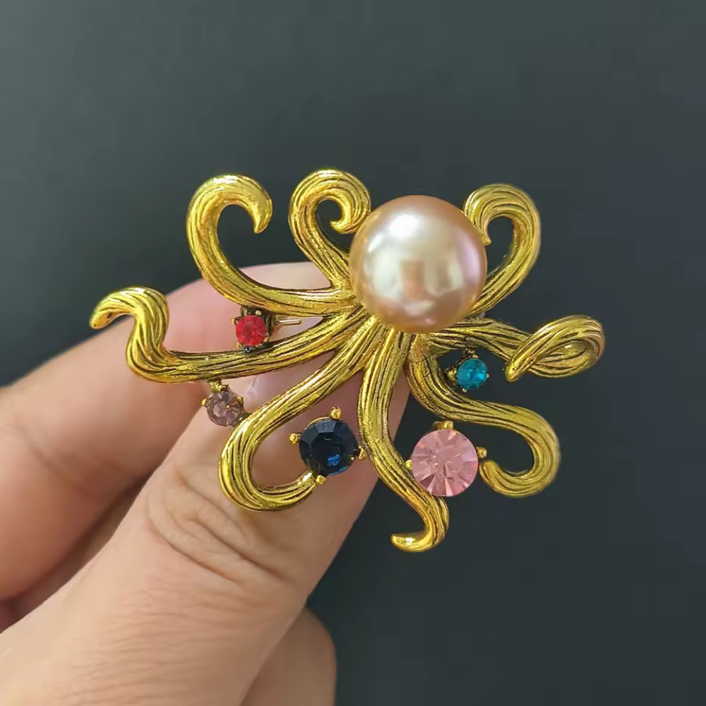 Rhinestone Octopus Fish Brooch Vintage Sea Animal Pin Spring Summer Jewelry Gift