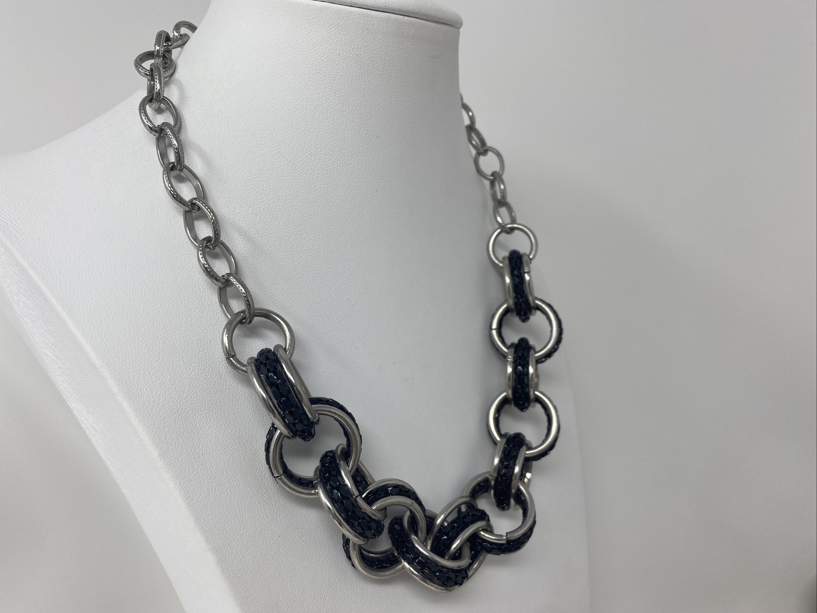Beautiful Black & Silvertone Chain Link 19-22″ Necklace